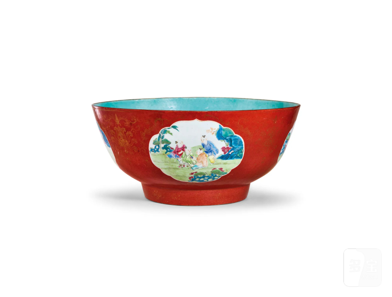 清乾隆 珊瑚描金开光婴戏图大碗